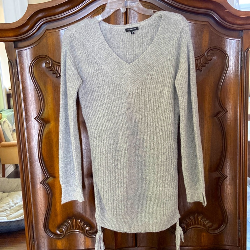 Cute dynamite long sweater in size XS